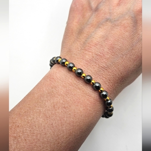🟢3/$19🟢 Hematite & Gold Bead Bracelet Unisex 8.25 Inches Large Size - Picture 2 of 3